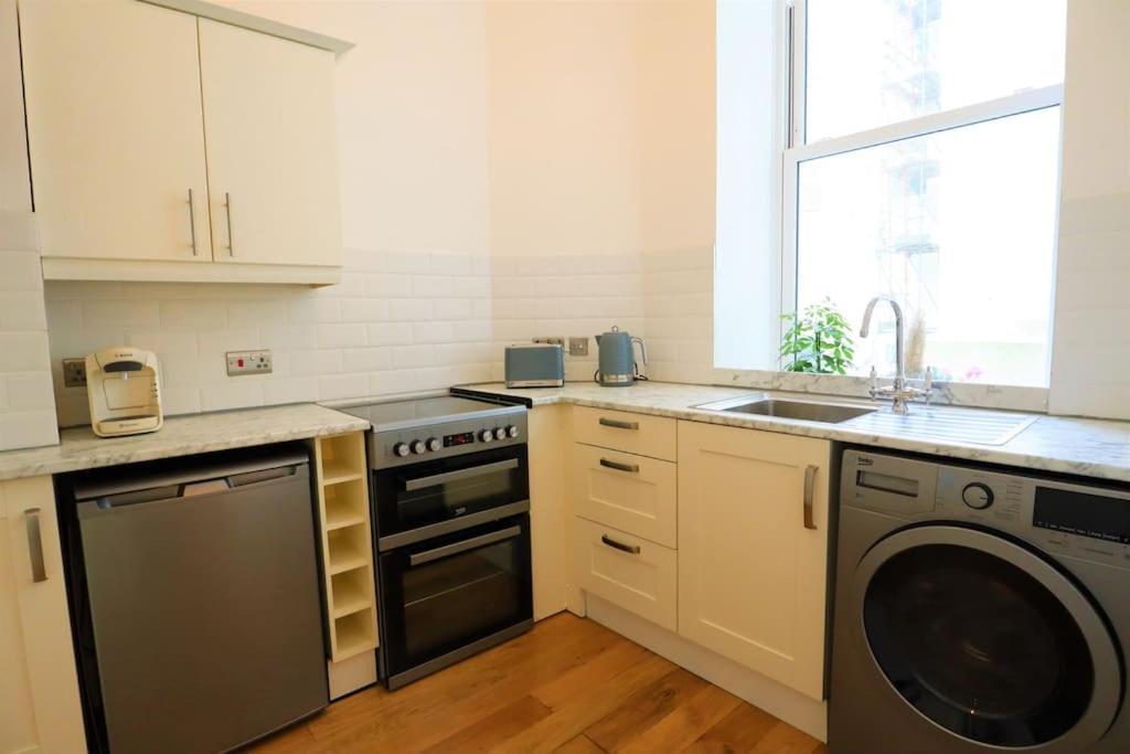 Seagulls Nest- Stylish 1 Bed Seafront Apartment Hastings Eksteriør billede